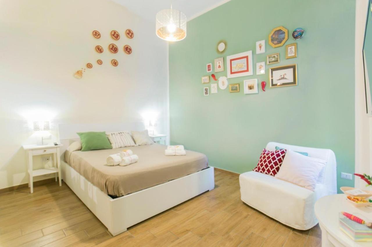 Casetta Partenopea Holiday House Napoli Bagian luar foto